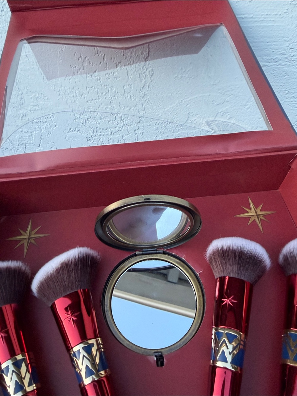 Luxie Wonder Woman Red and Gold Face Brush Set - Picture 6 of 6